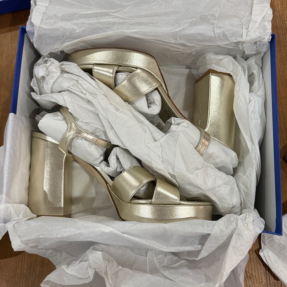 Stuart Weitzman Dayna Platform Sandal - Picture 4 of 10